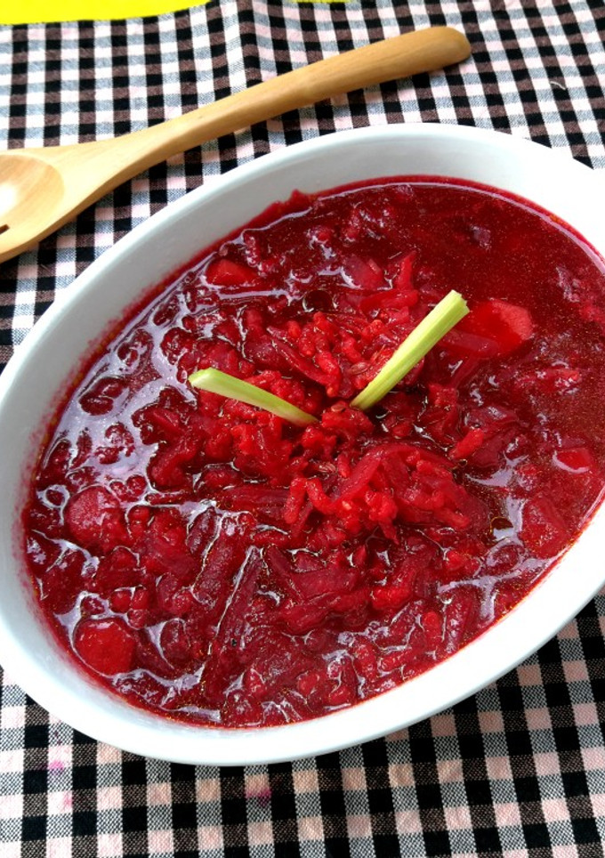Una foto de Sopa reconfortante de remolacha-veggie