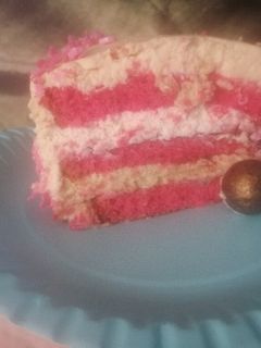 Zdjęcie przepisu Tort pistacjowo-malinowy.