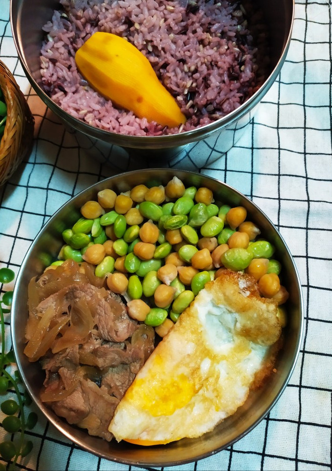 日式洋蔥燒肉便當 的食譜成品照片
