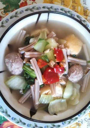 A picture of Bokchoy meatballs pasta soup 青菜肉丸🍡面条🍜汤.