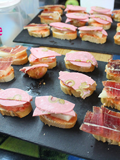 Una foto de Jamón y mortadela con melón