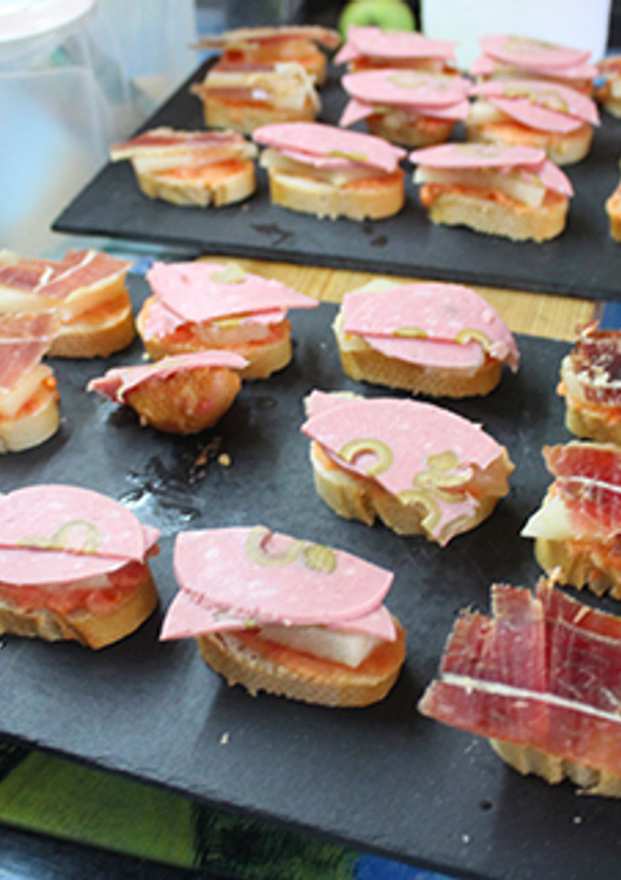 Una foto de Jamón y mortadela con melón