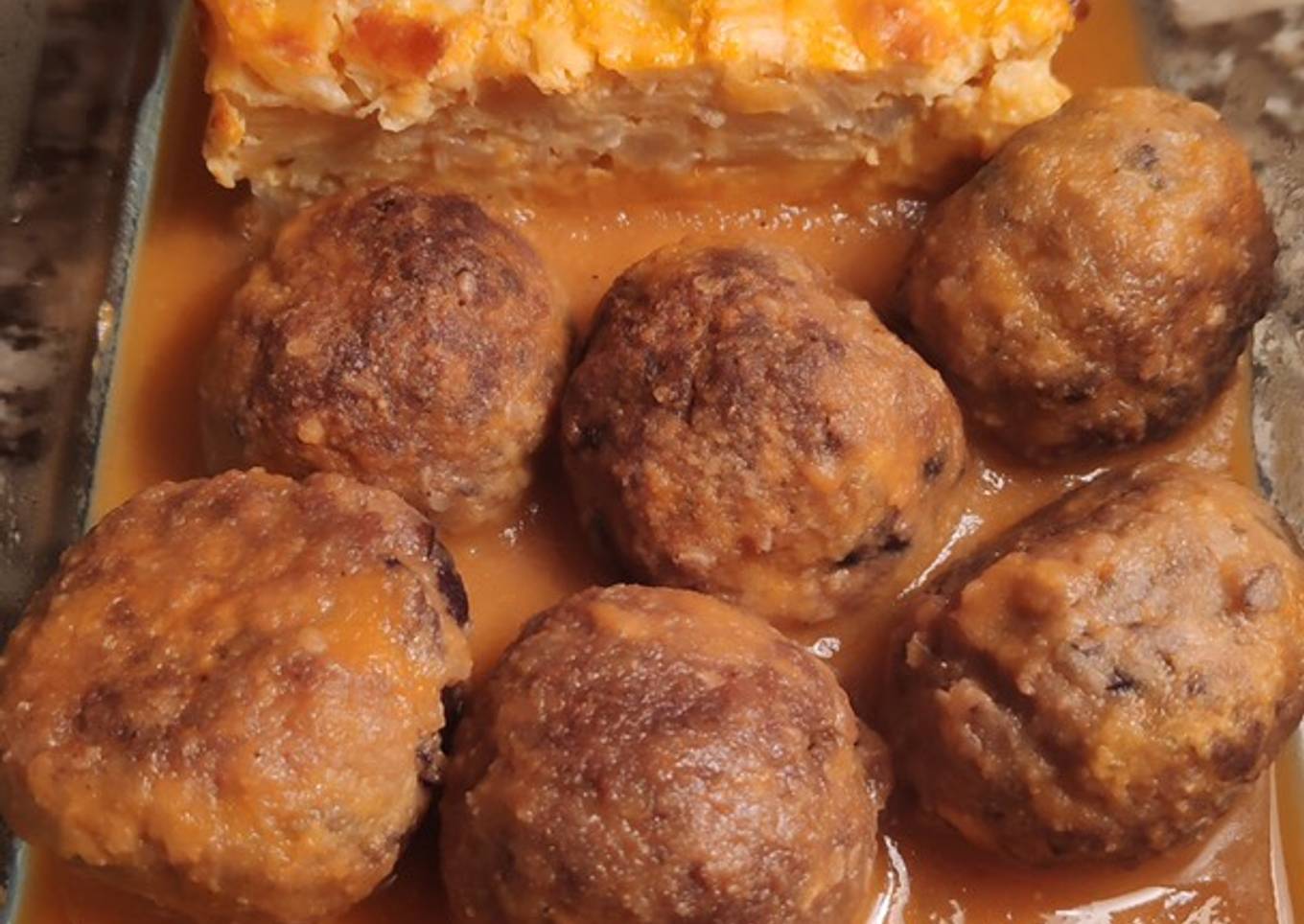 Pastel de repollo con albóndigas veganas