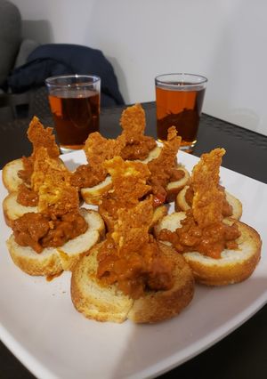 Una foto de Bruschetas con carne a la bolognesa