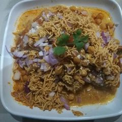 A picture of Samosa chat.