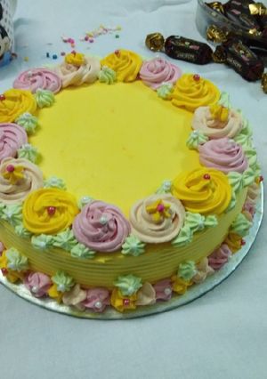 এগলেস্ অরেজ্ঞ ক্রিম কেক(Eggless Orange Cream Cake Recipe In Bengali) রেসিপির প্রধান ছবি