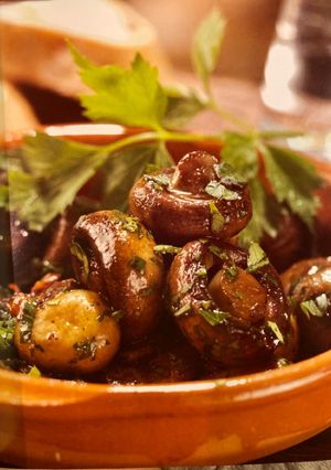 Una foto de Champignons salteados al ajillo