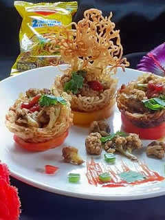 ম্যাগি মশালা গোবি ইন নুডলস টোকরি (maggi masala gobi in noodles tokri recipe in Bengali) রেসিপির প্রধান ছবি