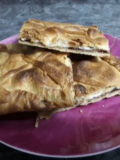Una foto de Empanada de cecina y rulo de cabra
