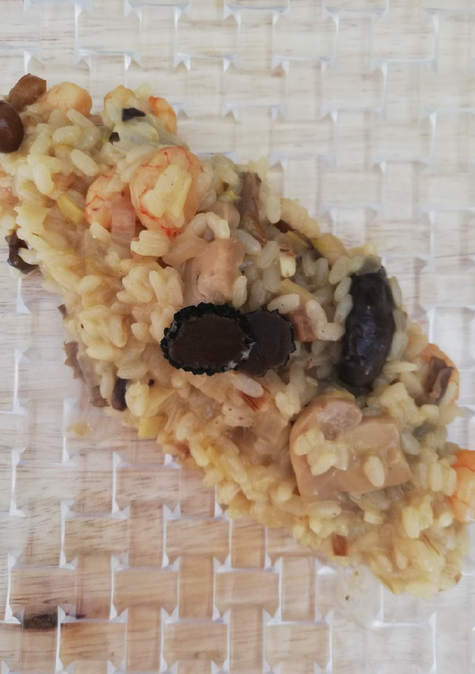 Una foto de Risotto de setas y gambitas