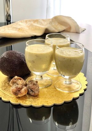 Une photo de Smoothie avocat et figues séchés