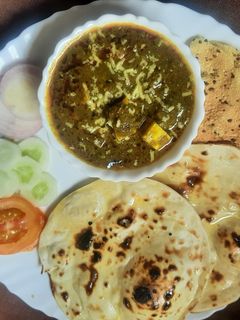 पालक पनीर (palak paneer recipe in marathi) रेसिपी चे मुख्य फोटो