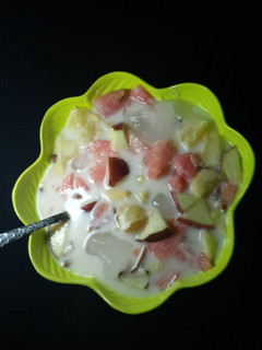 A picture of Milk fruit salad.