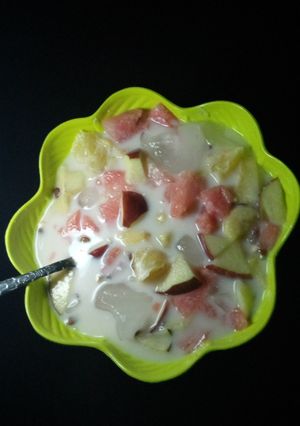 A picture of Milk fruit salad.