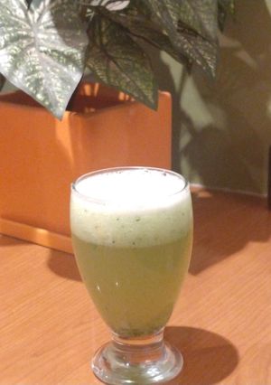 Una foto de Agua verde de pepino