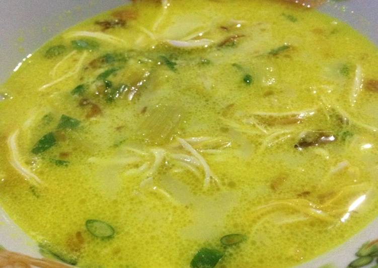 Langkah Mudah untuk Menyiapkan Soto ayam santan, Enak Banget