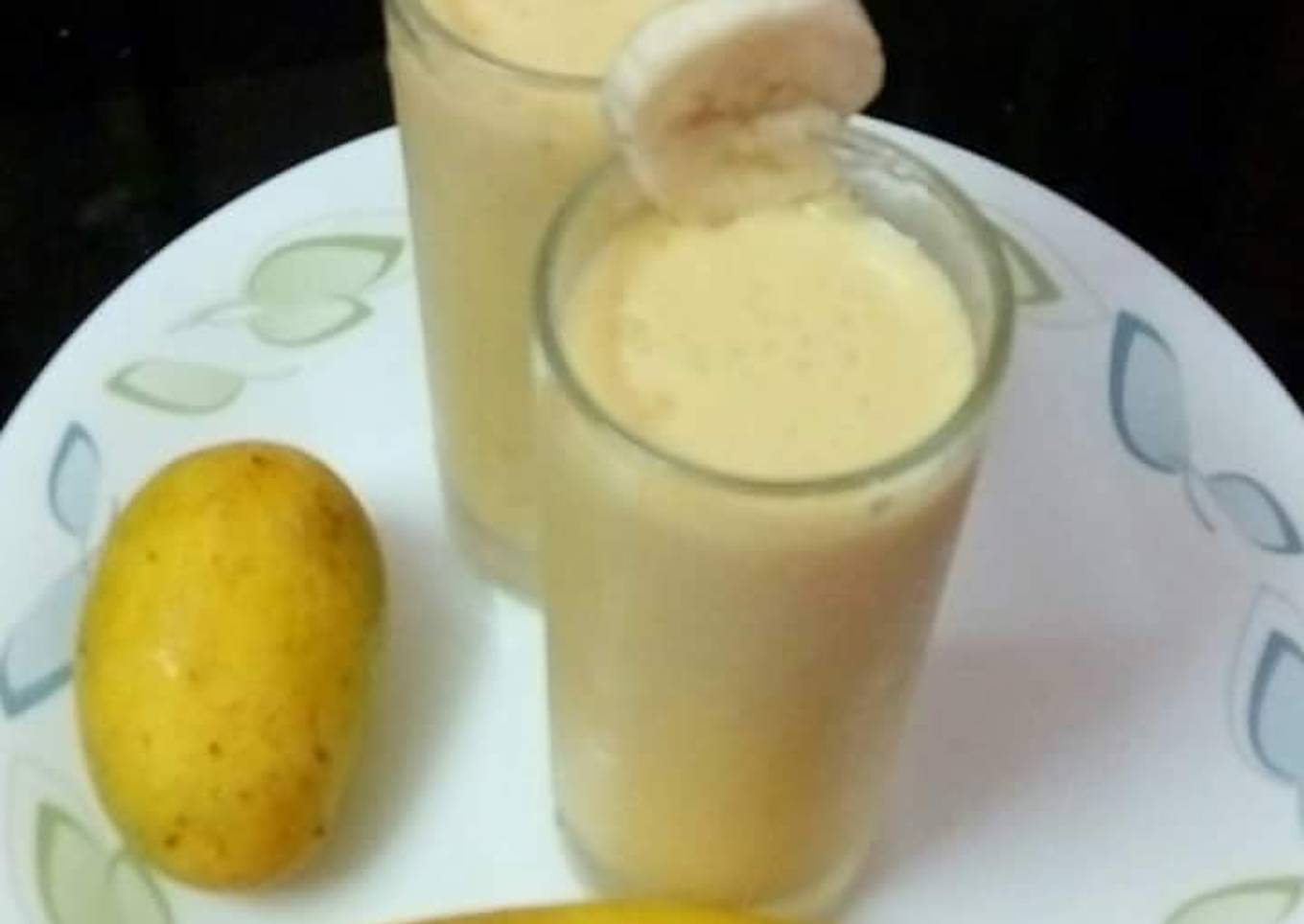 Banana mango smoothie