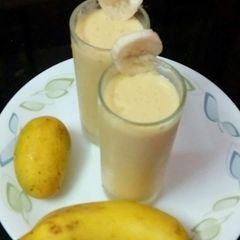 Banana mango smoothie A picture of Banana mango smoothie.