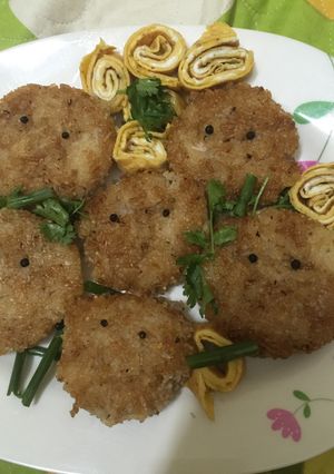 Hình của món Cơm chiên giòn ăn kèm trứng cuộn (Onigiri chiên giòn).