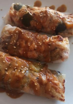 Una foto de Rolls de carne y verduras