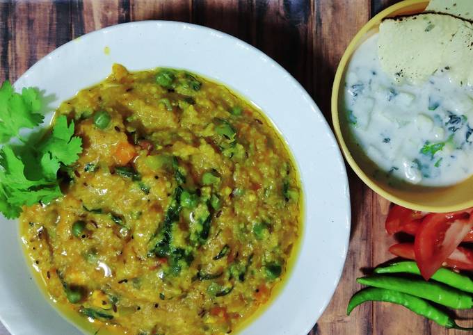 Shahi Paneer Daliya Khichdi with Cucumber Raita