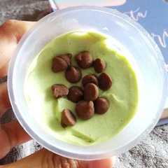 A picture of Matcha Latte Chocochips Ice Cream.