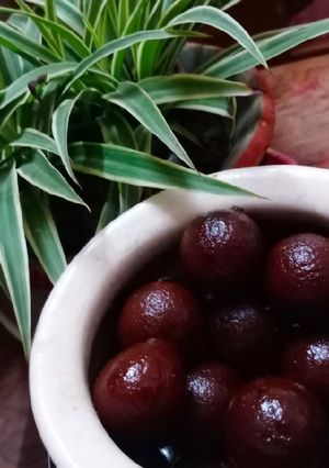 आटे के गुलाब जामुन (atte ke gulab jamun recipe in Hindi) रेसिपी मुख्य फोटो
