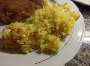 Una foto de Arroz con azafrán del país