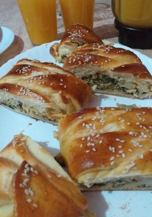 صورة لوصفة خبز تركي بحشوة السلق والدجاج