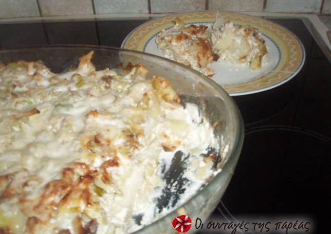 κύρια φωτογραφία συνταγής Ογκρατέν με πατάτες, κοτόπουλο και πράσα