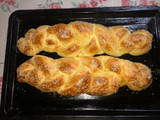Pan dulce trenzado, con semillas de sésamo