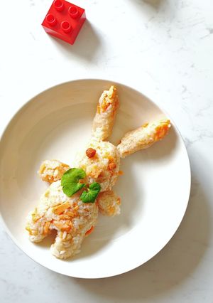 Hình của món Bento thỏ cho bữa trưa.