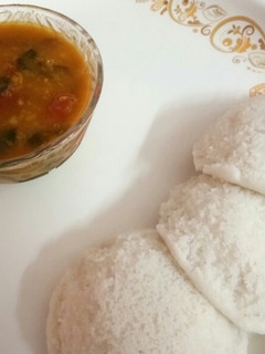 பாசிப்பருப்பு பசலைக்கீரை இட்லி சாம்பார் செய்முறை முக்கிய புகைப்படம்