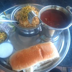 A picture of Misal pav.