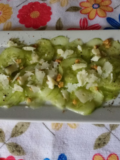 Una foto de Carpaccio de pepino