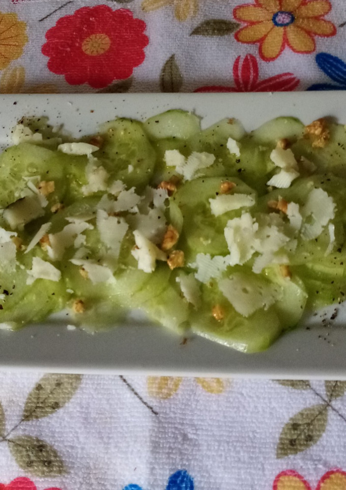 Una foto de Carpaccio de pepino
