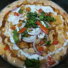A picture of Dahi chana chaat.