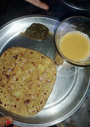 आलू का पराठा (aloo ka paratha recipe in Hindi) रेसिपी मुख्य फोटो