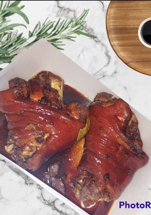 A picture of Chinese Braised Pork Knuckle.