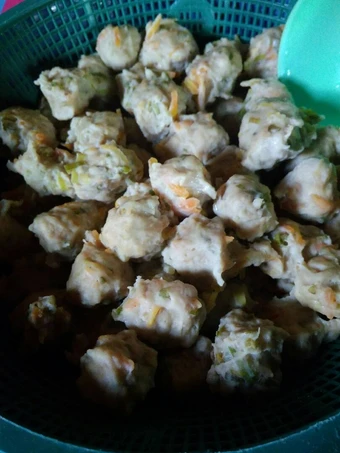 Langkah Mudah untuk Menyiapkan Resep Bakso/pentol ayam+sayuran yang Menggugah Selera Anti Ribet, Mantap
