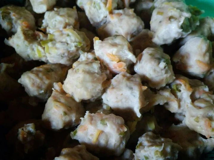 Langkah Mudah untuk Menyiapkan Resep Bakso/pentol ayam+sayuran yang Menggugah Selera Anti Ribet, Mantap