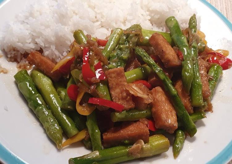 Tumis asparagus tahu