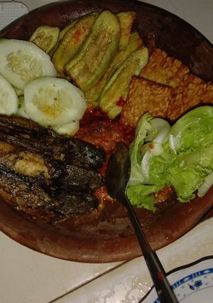 Foto resep Sambel penyet ala2 aku