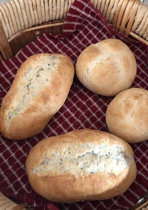 Una foto de Pan casero de orégano 🌿 🥖