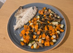 Une photo de Poisson blanc basse température et légumes rôtis