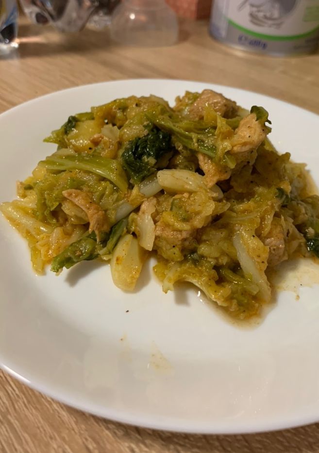 Kelkáposztás sertéspörkölt recept fotója