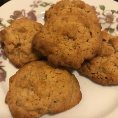 A picture of Peanut Butter Oatmeal Cookies.