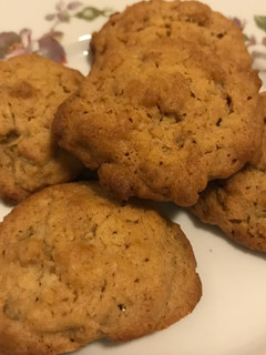 A picture of Peanut Butter Oatmeal Cookies.