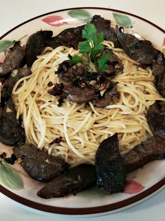 Una foto de Spaguetti con hígado y riñones de cabrito