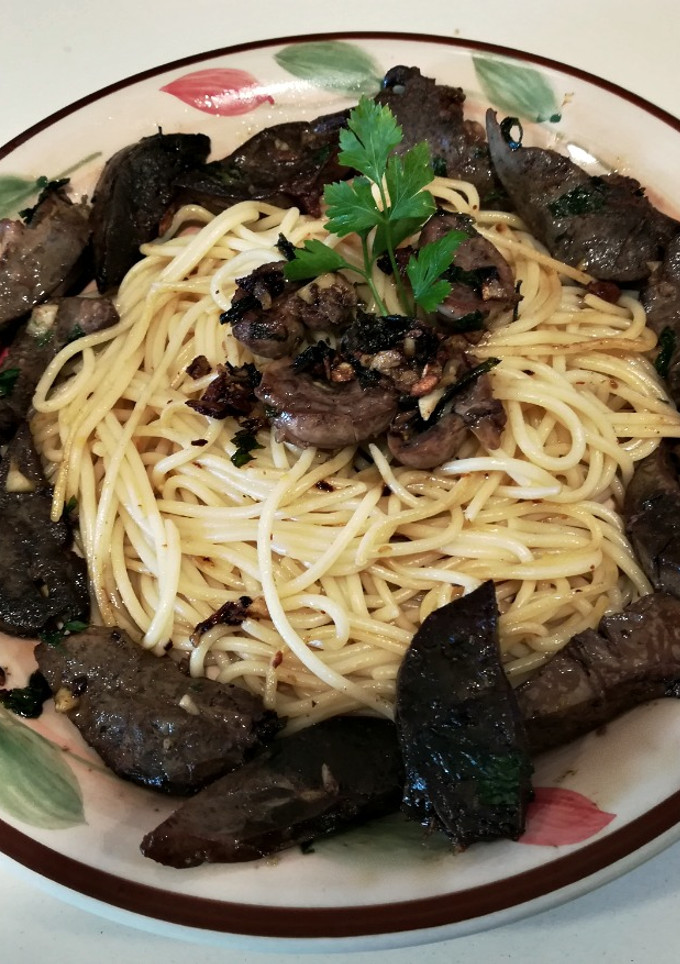 Una foto de Spaguetti con hígado y riñones de cabrito